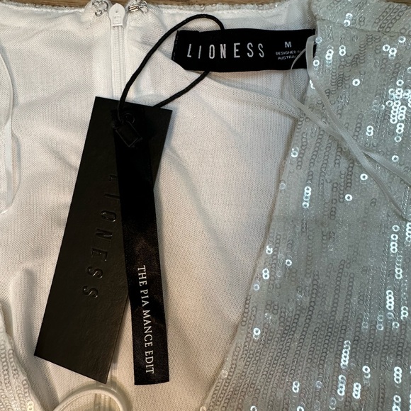 THE PIA MANCE X LIONESS EDIT
HOLLYWOOD DRESS - Picture 3 of 5